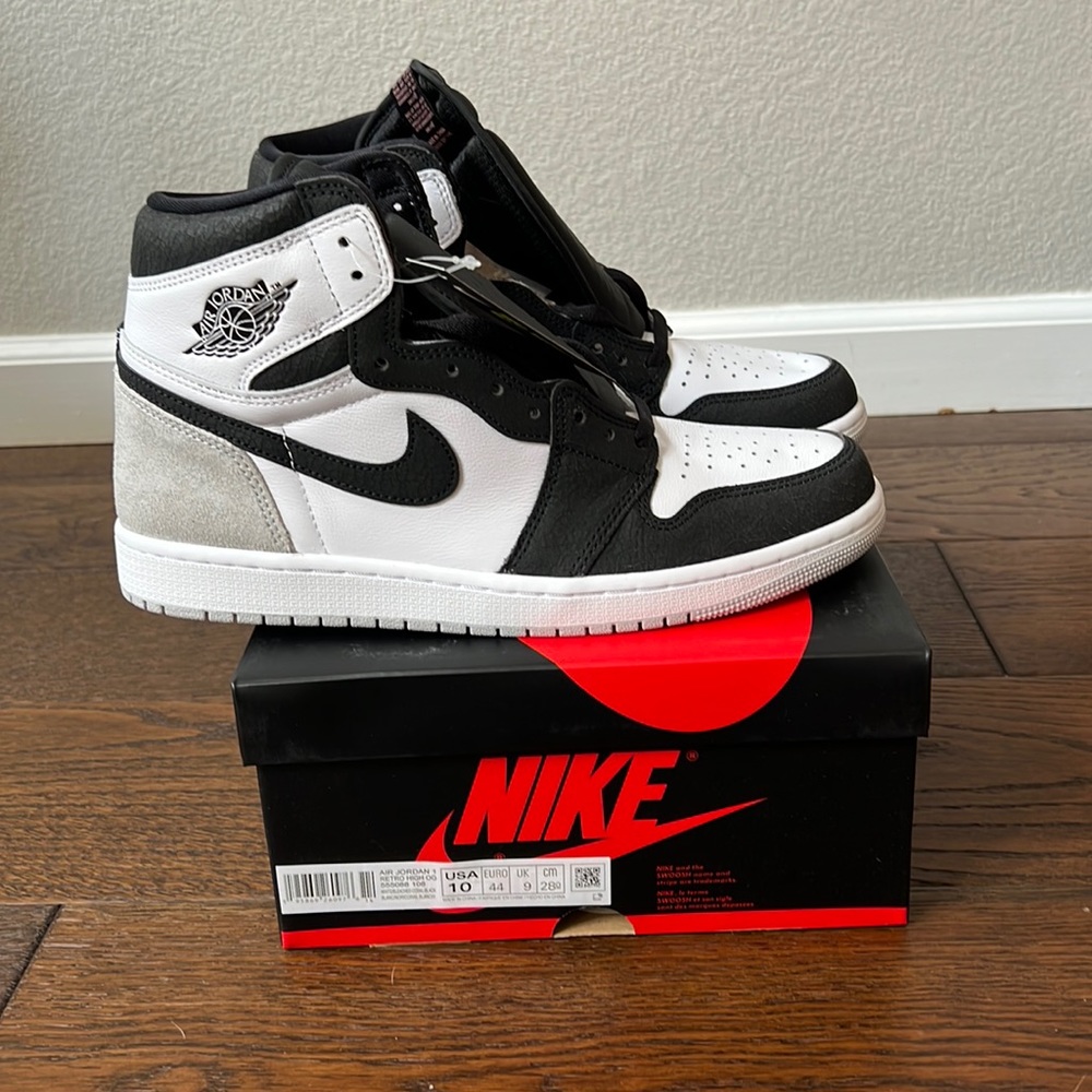 NIB Mens Air Jordan Retro High OG White Bleached Coral and Black-Limited release